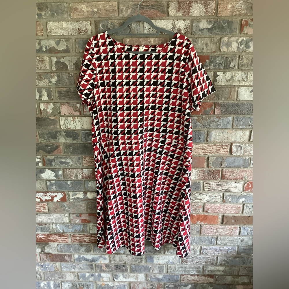 Talbots Red and Black Houndstooth Short Sleeve Tee